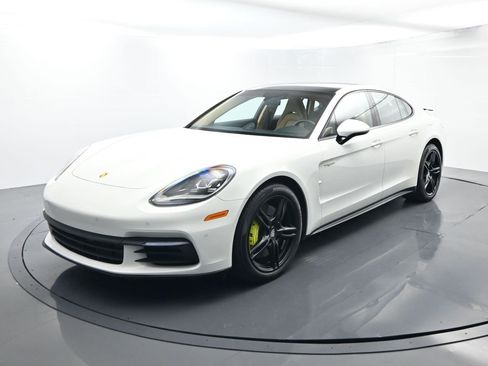 Used 2018 Porsche Panamera 4 image 1