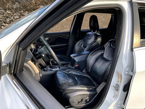 Used 2014 Jeep Cherokee Latitude w/ Comfort/Convenience Group image 22