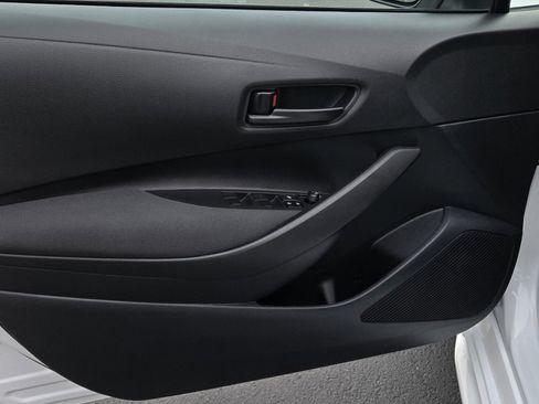 Certified 2025 Toyota Corolla LE image 9