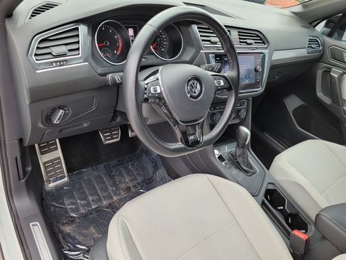 Used 2021 Volkswagen Tiguan SE R-Line FWD image 14