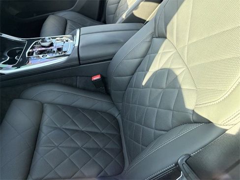 Certified 2024 BMW X7 xDrive40i w/ M Sport Package image 5