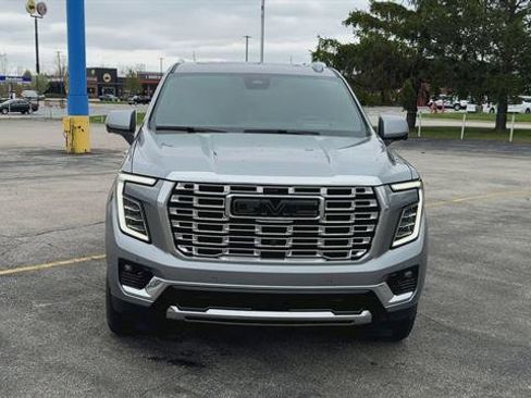 Used 2025 GMC Yukon XL Denali w/ Advanced Technology Package AWD/4WD image 3