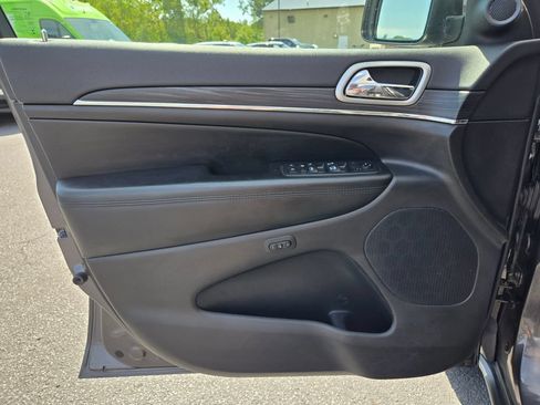 Used 2019 Jeep Grand Cherokee Limited w/ Trailer Tow Group IV AWD/4WD image 11