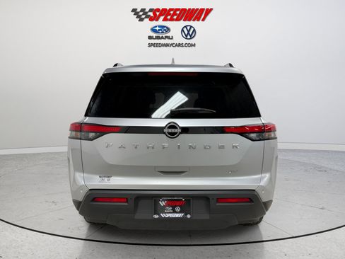 Used 2024 Nissan Pathfinder SV image 6