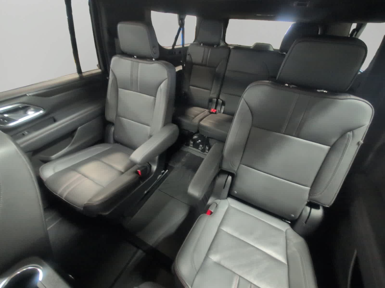 Used 2022 Chevrolet Suburban RST w/ Luxury Package AWD/4WD image 13