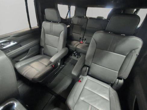 Used 2022 Chevrolet Suburban RST w/ Luxury Package image 13