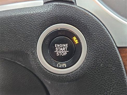 Used 2017 Chrysler 300 C Platinum image 10