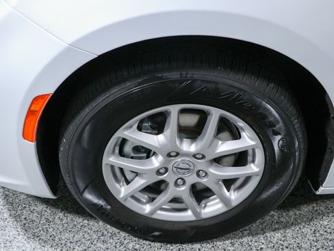 Used 2024 Chrysler Pacifica Touring-L FWD image 11