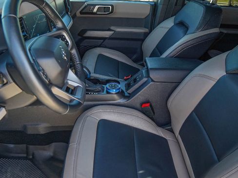 Used 2023 Ford Bronco Wildtrak image 9