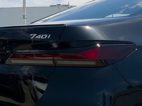 New 2026 BMW 740i w/ Premium Package RWD image 4