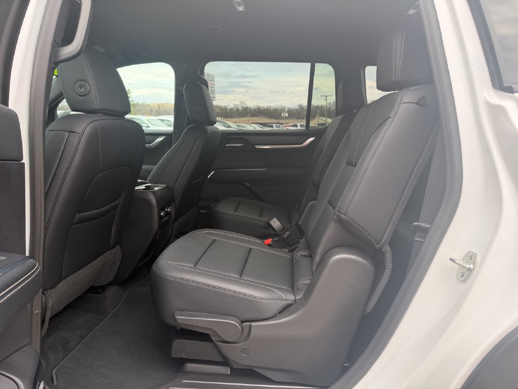Used 2026 GMC Acadia Elevation w/ Elevation Premium Package AWD/4WD image 18