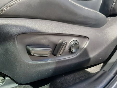 Used 2019 Toyota RAV4 Limited w/ Cold Weather Package FWD image 16