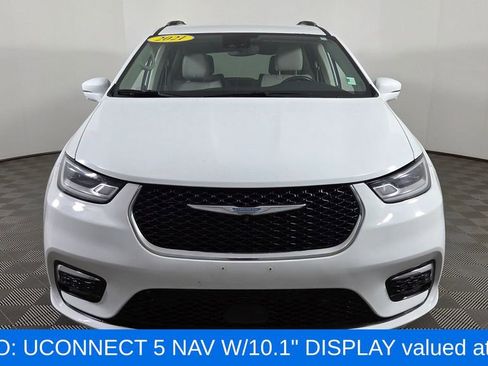 Used 2021 Chrysler Pacifica Touring-L FWD image 2