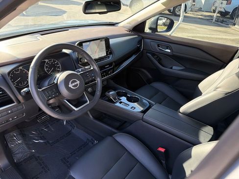 Used 2023 Nissan Rogue SL w/ SL Premium Package image 14