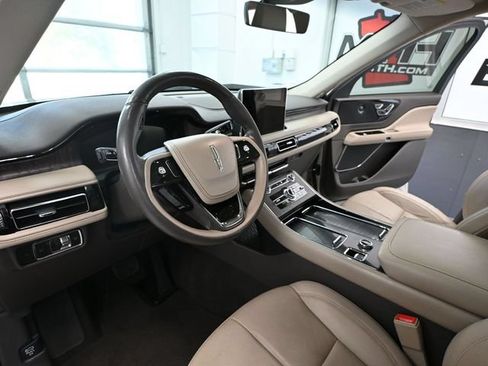 Used 2023 Lincoln Aviator Reserve AWD/4WD image 23