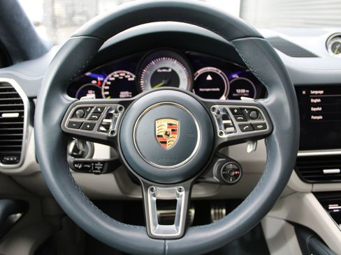 Used 2023 Porsche Cayenne Turbo S image 15