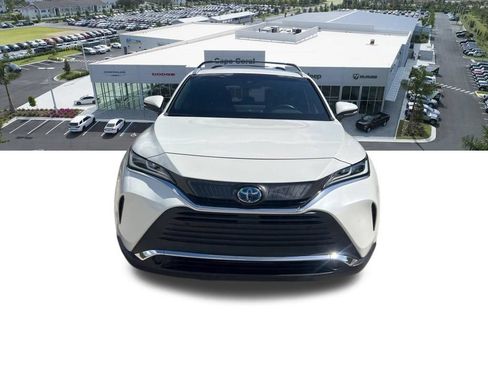 Used 2022 Toyota Venza XLE AWD/4WD image 5