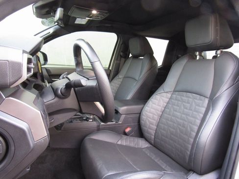 Used 2024 Toyota Tacoma TRD Sport image 12