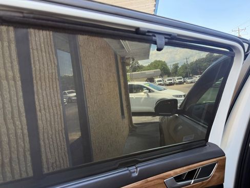 Used 2025 Volkswagen Atlas SE AWD/4WD image 16