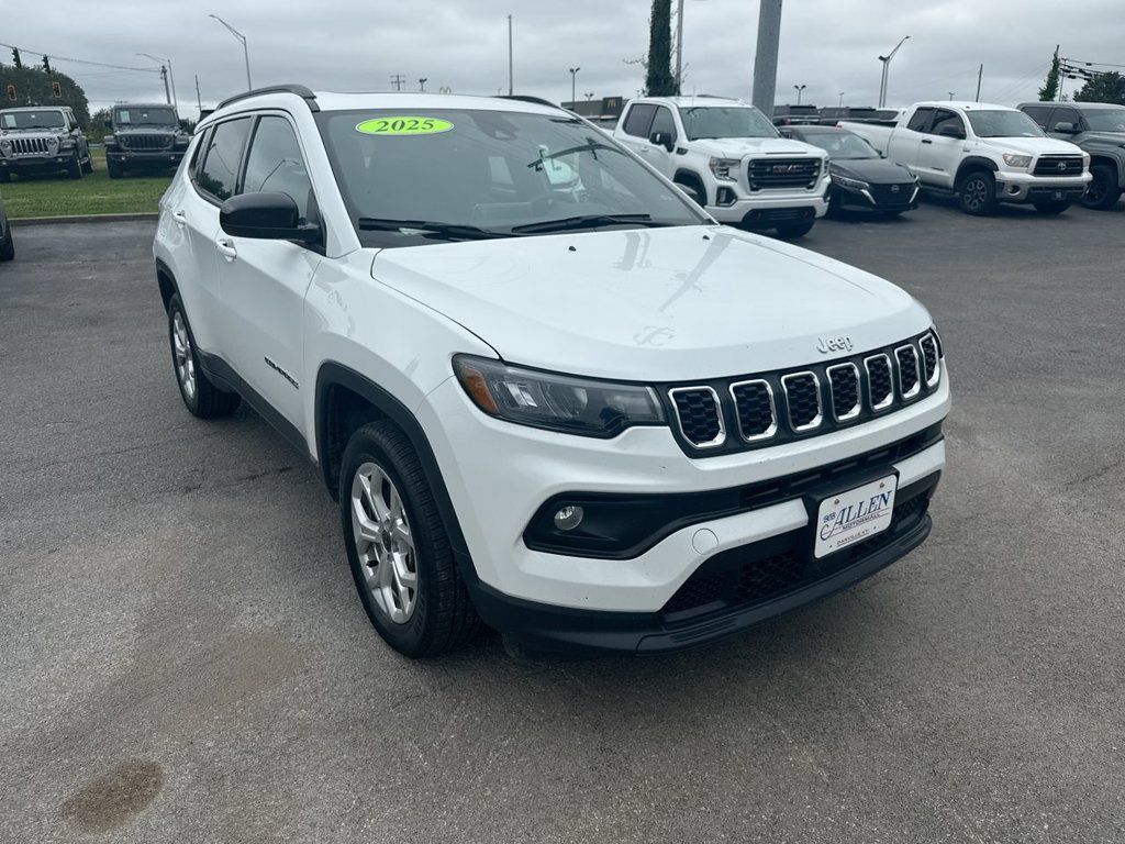 Used 2025 Jeep Compass Latitude w/ Sun & Sound Group AWD/4WD image 15