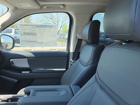 New 2025 Ford Expedition Active image 17