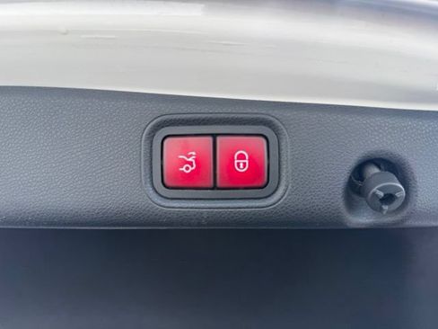 Used 2018 Mercedes-Benz E 63 AMG S image 40