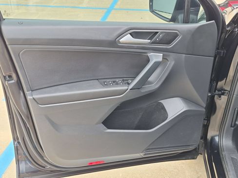 Used 2019 Volkswagen Tiguan SE w/ Panoramic Sunroof Package AWD/4WD image 12