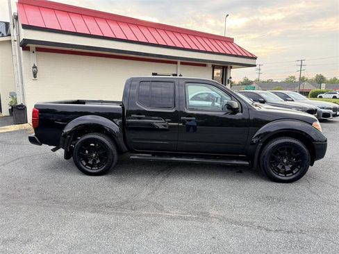 Used 2020 Nissan Frontier SV w/ Midnight Edition Floor Mats AWD/4WD image 4