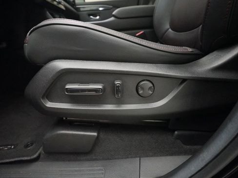 Certified 2025 Honda Pilot Black Edition image 31