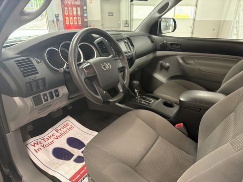 Used 2014 Toyota Tacoma 4x4 Regular Cab image 16