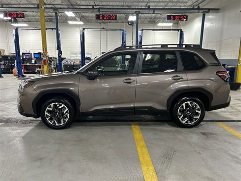 Certified 2025 Subaru Forester Premium image 5