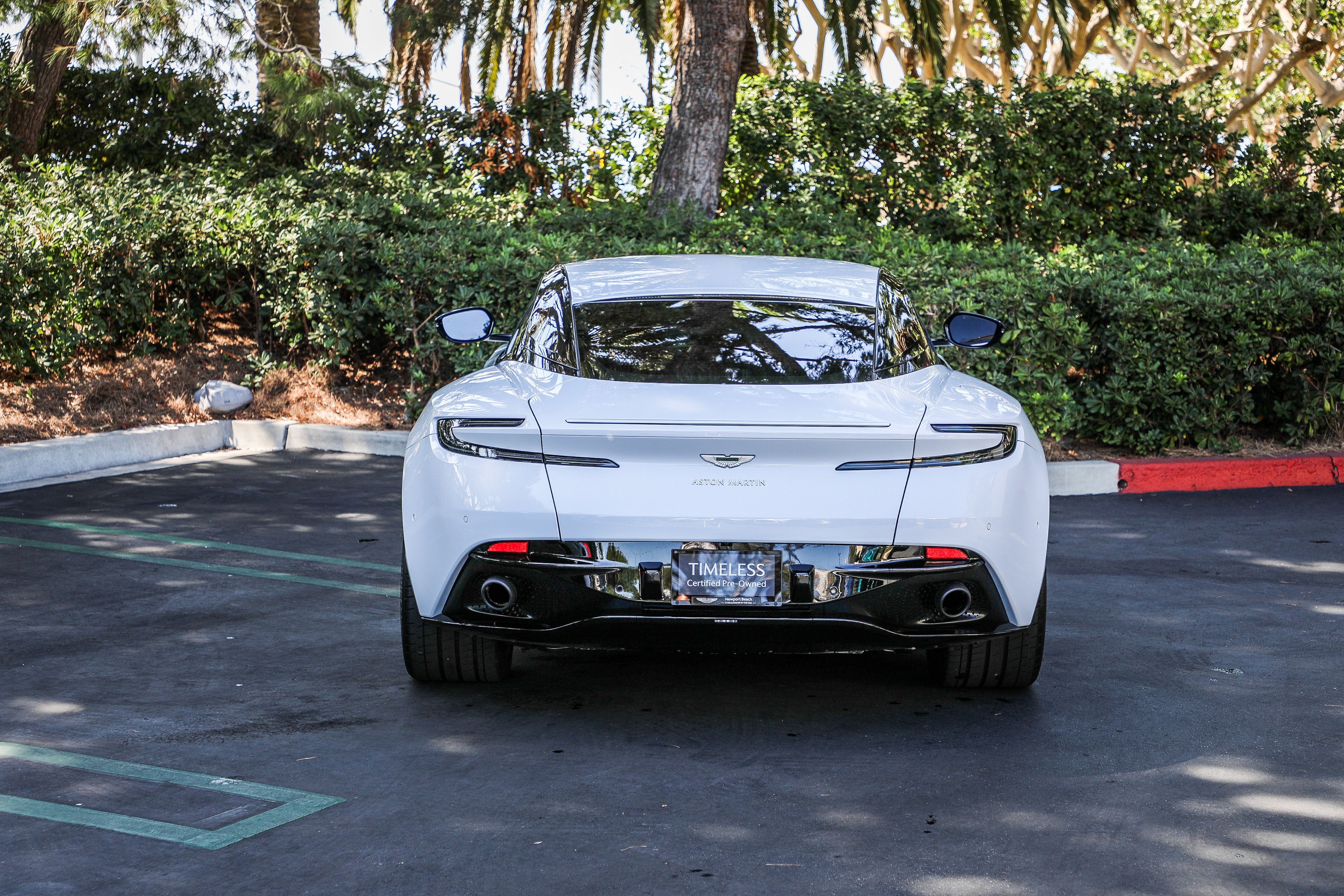 Used 2022 Aston Martin DB11 Coupe RWD image 6