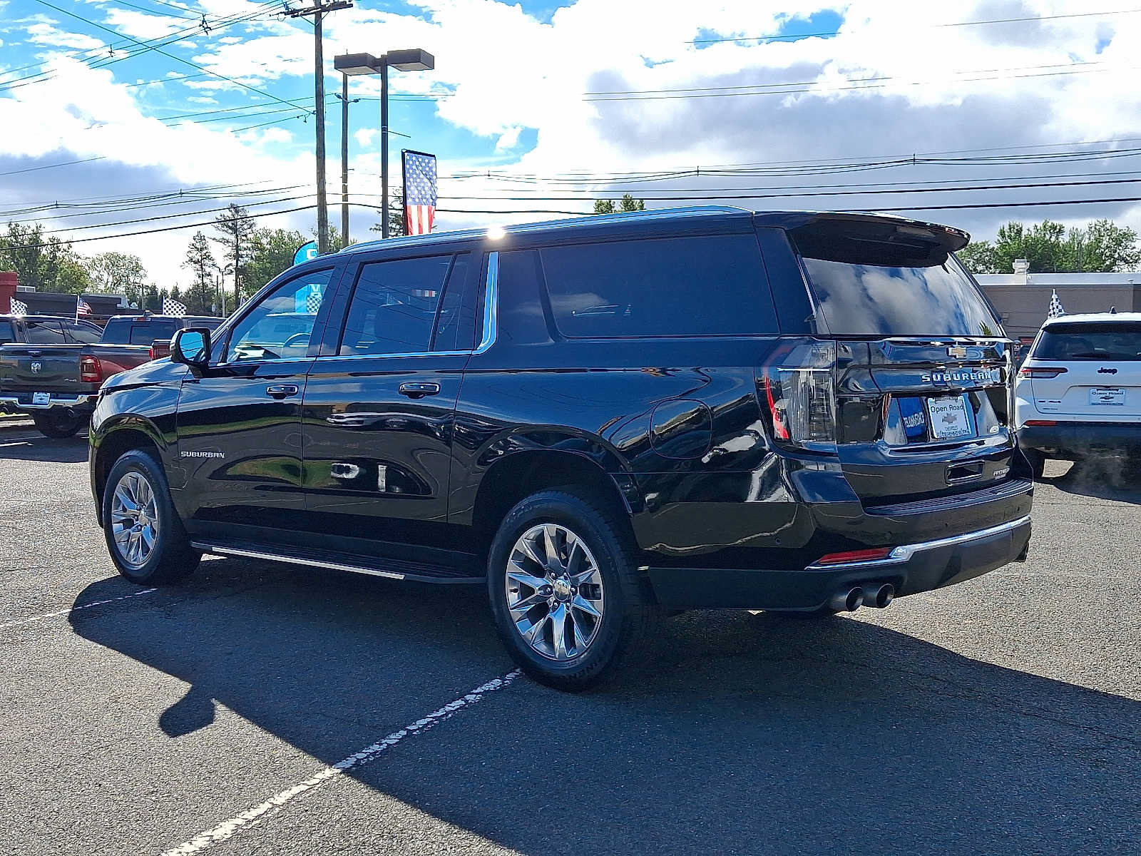 Certified 2025 Chevrolet Suburban Premier w/ Sun And Tow Package AWD/4WD image 4