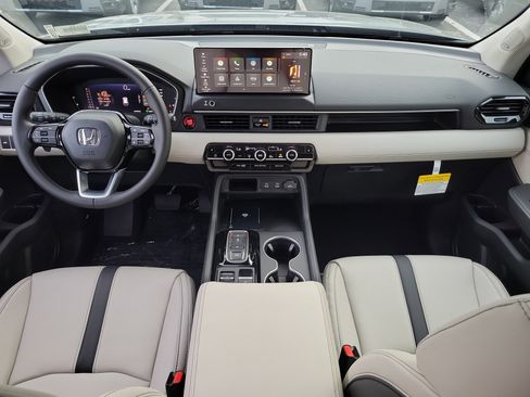 New 2026 Honda Pilot Touring image 2