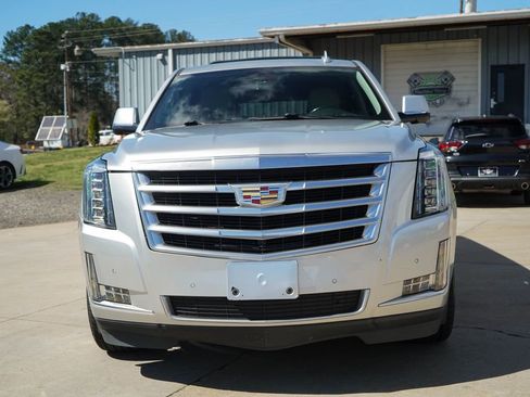 Used 2020 Cadillac Escalade Luxury image 10