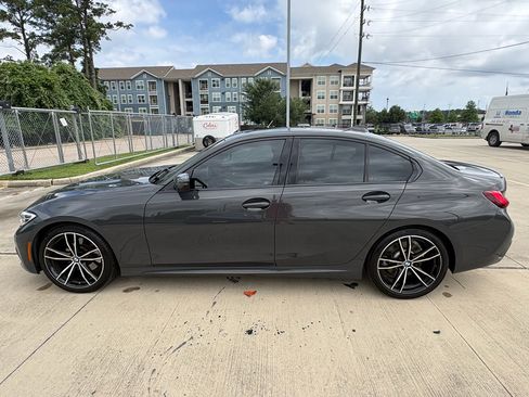 Used 2022 BMW 330i Sedan w/ M Sport Package RWD image 5