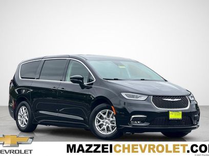 Used 2024 Chrysler Pacifica Touring-L