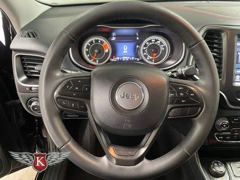 Used 2022 Jeep Cherokee Trailhawk image 14