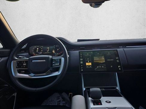Used 2025 Land Rover Range Rover SE AWD/4WD image 15