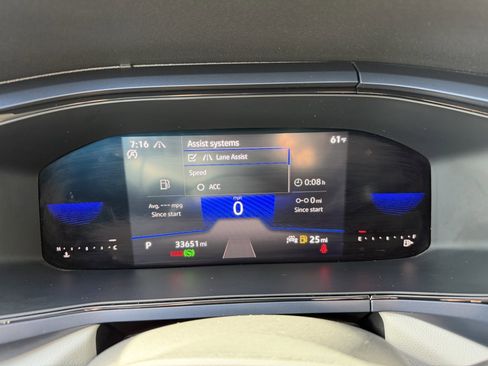 Used 2022 Volkswagen Taos SE w/ Panoramic Sunroof Package image 18