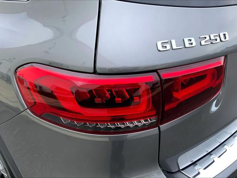 Used 2023 Mercedes-Benz GLB 250 4MATIC image 27