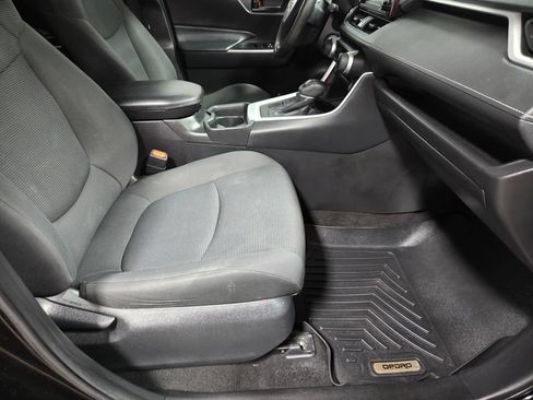 Used 2021 Toyota RAV4 LE AWD/4WD image 51