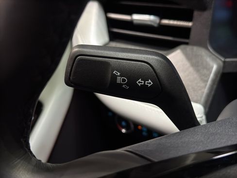 Used 2025 Ford Explorer Platinum w/ Ultimate Package image 28