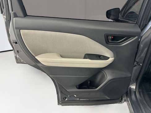 Used 2025 Subaru Forester AWD image 26