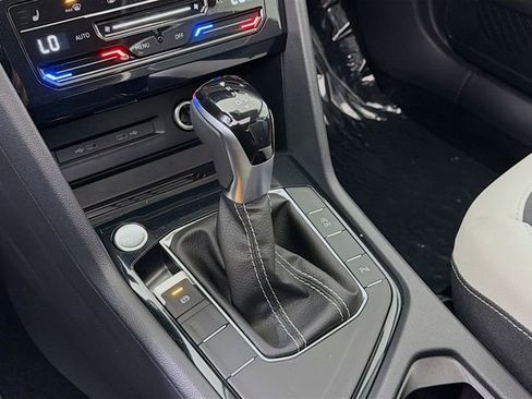 New 2026 Volkswagen Taos SE image 18