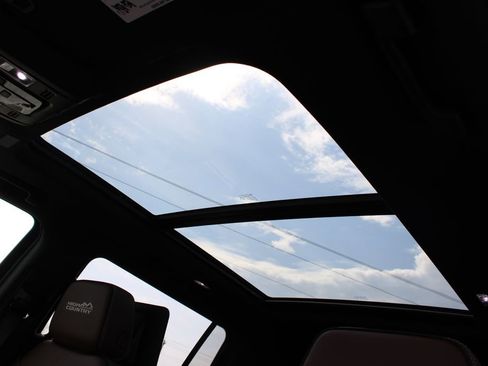 New 2026 Chevrolet Suburban High Country image 61