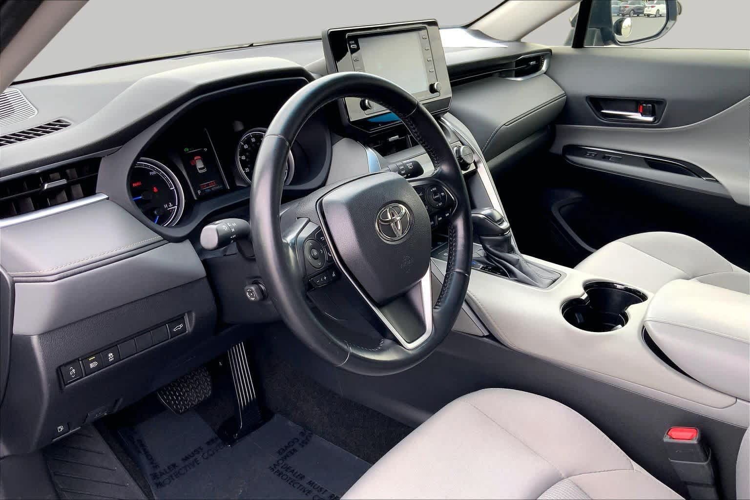 Used 2021 Toyota Venza LE AWD/4WD image 17