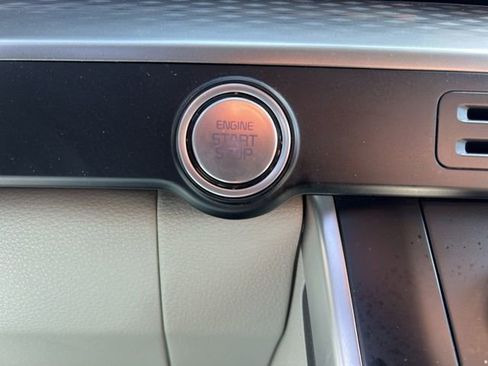Used 2024 Kia Carnival LX FWD image 20