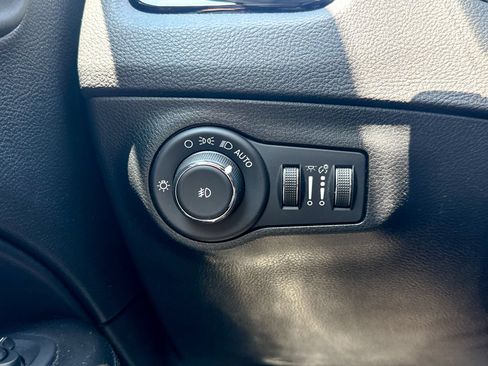 Used 2021 Jeep Compass Latitude w/ Sun and Sound Group AWD/4WD image 40