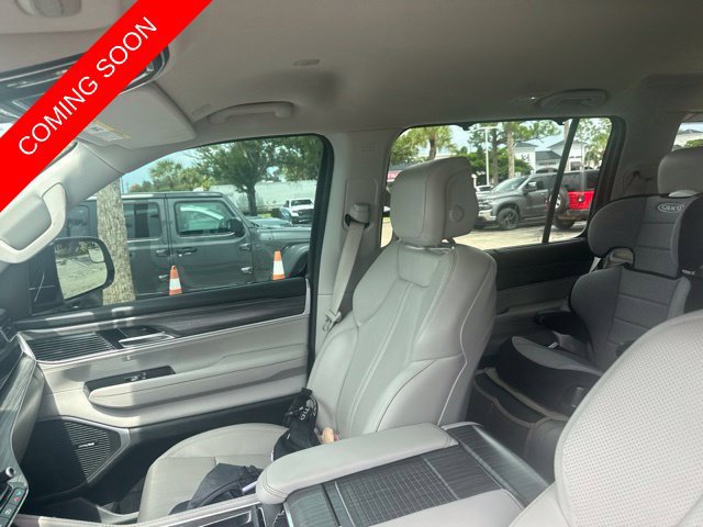 Certified 2023 Jeep Wagoneer Series II w/ Convenience Group I AWD/4WD image 11